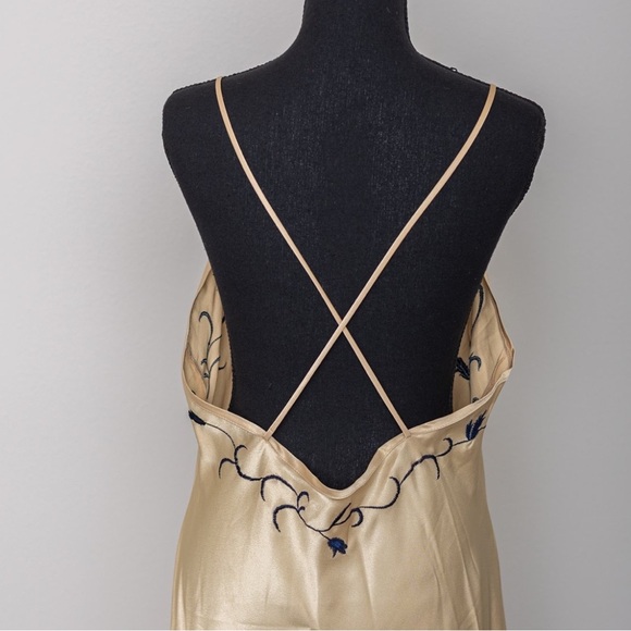 80s vintage Natori Gold and Dark Blue Embrodiered Nightgown - Picture 6 of 10